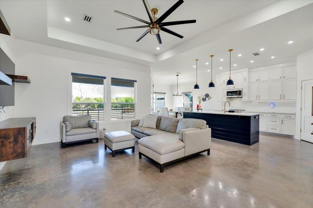 1611 Johnson ST, Marble Falls, TX 78654