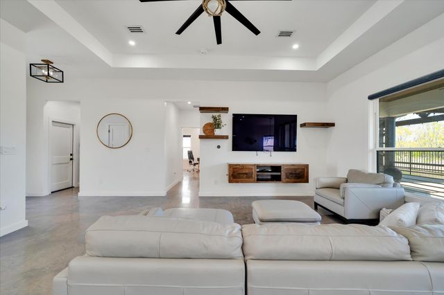 1611 Johnson ST, Marble Falls, TX 78654