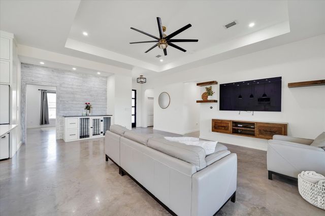 1611 Johnson ST, Marble Falls, TX 78654