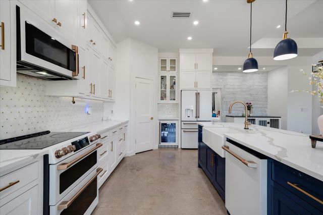 1611 Johnson ST, Marble Falls, TX 78654