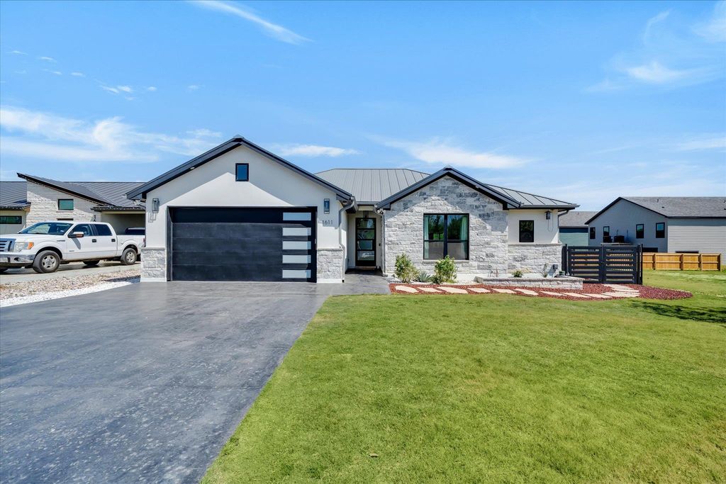 1611 Johnson ST, Marble Falls, TX 78654