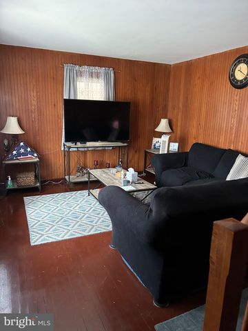333 WILBUR HENRY DR, Florence, NJ 08518