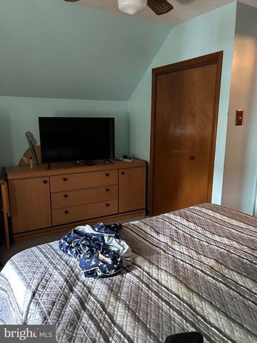 333 WILBUR HENRY DR, Florence, NJ 08518