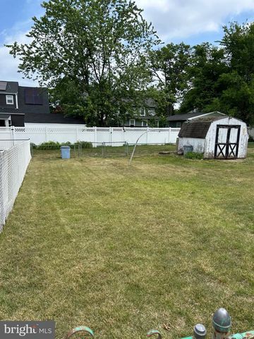 333 WILBUR HENRY DR, Florence, NJ 08518