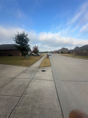 8404 Sioux Trail, Aubrey, TX 76227