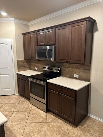 8404 Sioux Trail, Aubrey, TX 76227