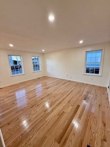 38 Colonial Rd, Webster, MA 01570