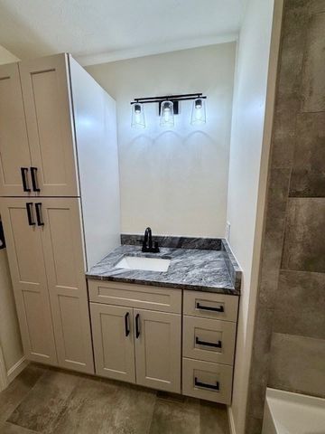 38 Colonial Rd, Webster, MA 01570