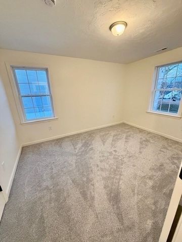 38 Colonial Rd, Webster, MA 01570