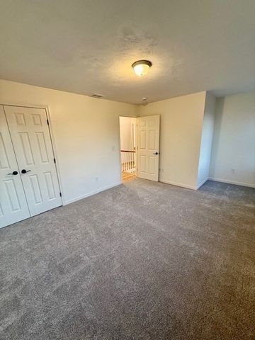 38 Colonial Rd, Webster, MA 01570