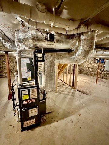 38 Colonial Rd, Webster, MA 01570