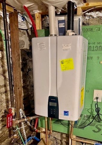 38 Colonial Rd, Webster, MA 01570