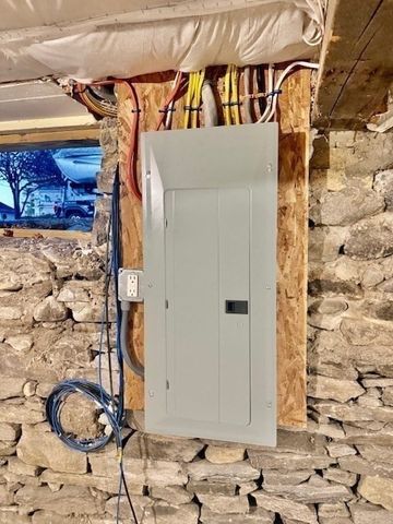 38 Colonial Rd, Webster, MA 01570