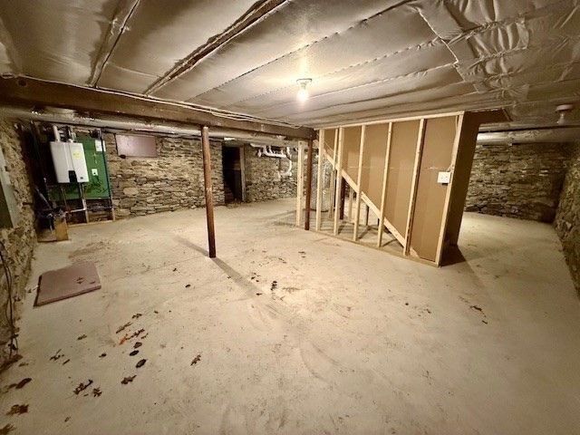 38 Colonial Rd, Webster, MA 01570