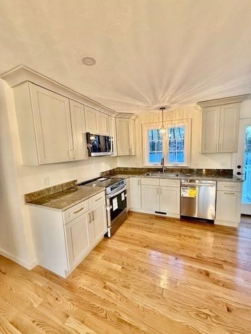38 Colonial Rd, Webster, MA 01570