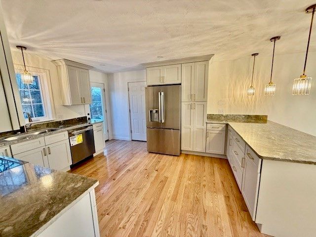 38 Colonial Rd, Webster, MA 01570