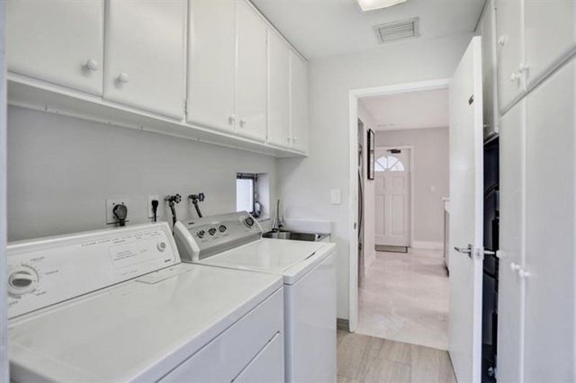 3220 SE 11th Street A, Pompano Beach, FL 33062