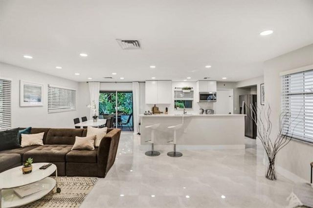 3220 SE 11th Street A, Pompano Beach, FL 33062