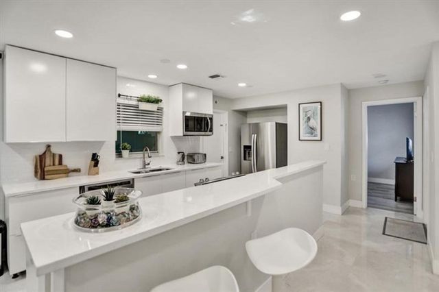 3220 SE 11th Street A, Pompano Beach, FL 33062
