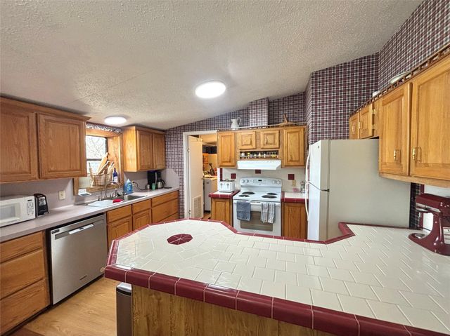 908 N Pitzer Street, Colmesneil, TX 75938