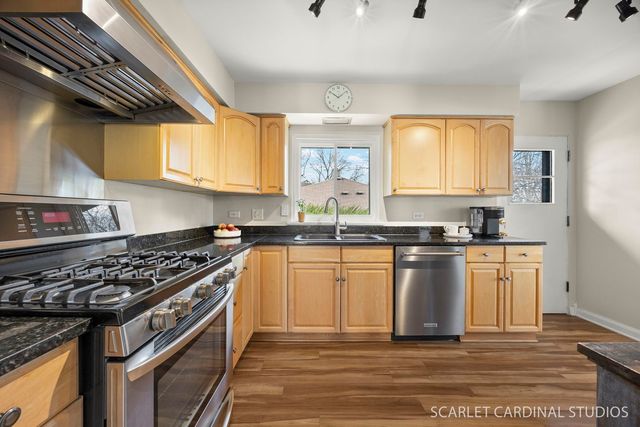 9 Notre Dame Drive, Naperville, IL 60540