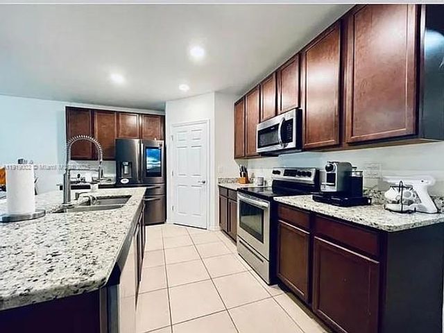 3670 47th Ave NE, Naples, FL 34120