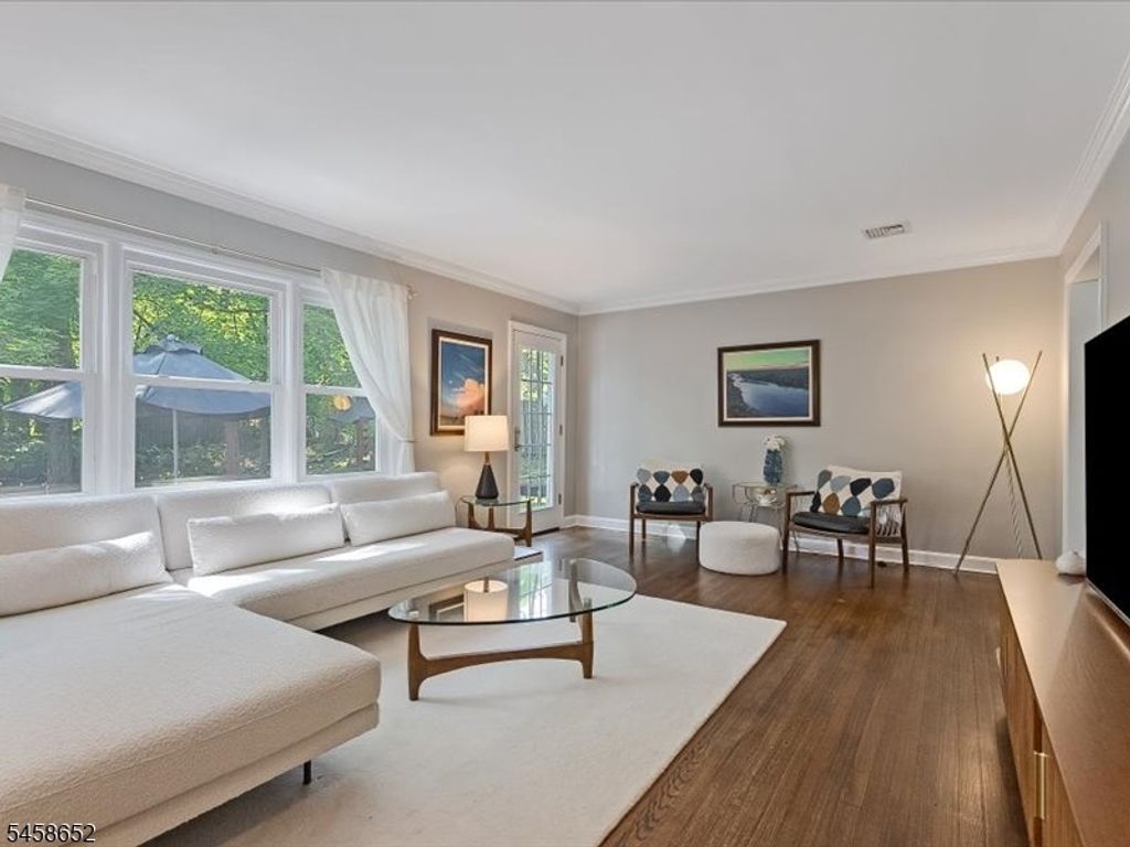 48 Lakeview Dr, Morris Plains Boro, NJ 07950 — photo 5