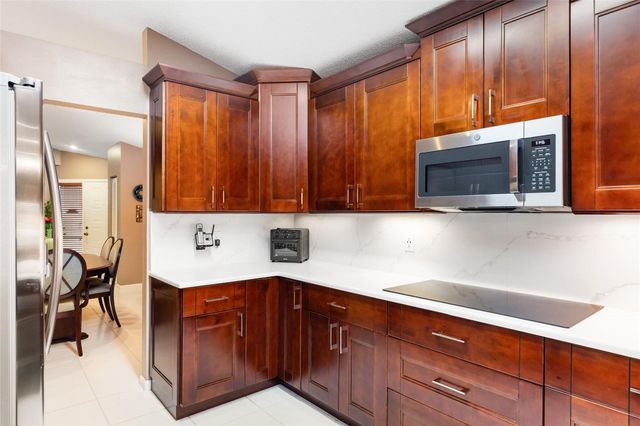 6660 NW 75th Place, Parkland, FL 33067