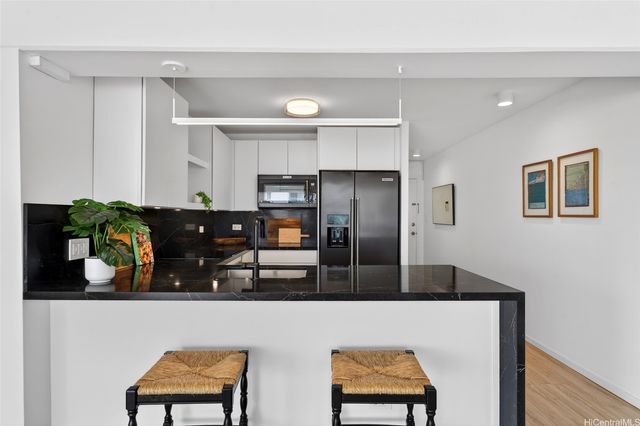 2575 Kuhio Avenue 904, Honolulu, HI 96815