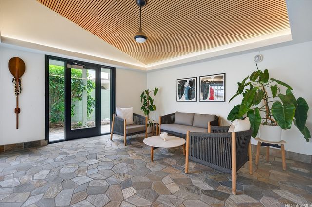 2575 Kuhio Avenue 904, Honolulu, HI 96815