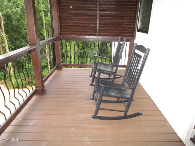 122 Five Oaks Drive, Johnson City, TN 37604