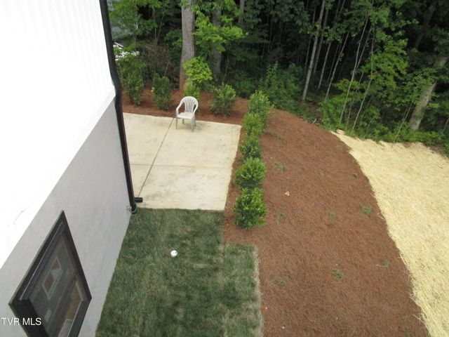 122 Five Oaks Drive, Johnson City, TN 37604