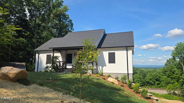 122 Five Oaks Drive, Johnson City, TN 37604