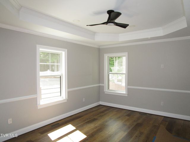 122 Five Oaks Drive, Johnson City, TN 37604