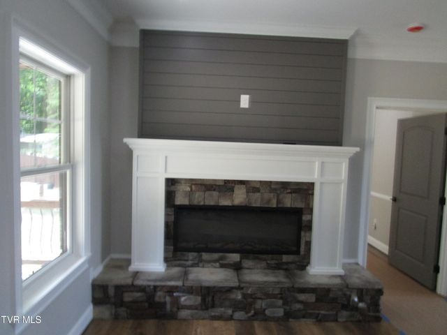 122 Five Oaks Drive, Johnson City, TN 37604