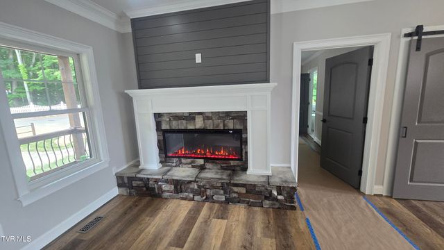 122 Five Oaks Drive, Johnson City, TN 37604