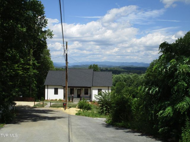 122 Five Oaks Drive, Johnson City, TN 37604