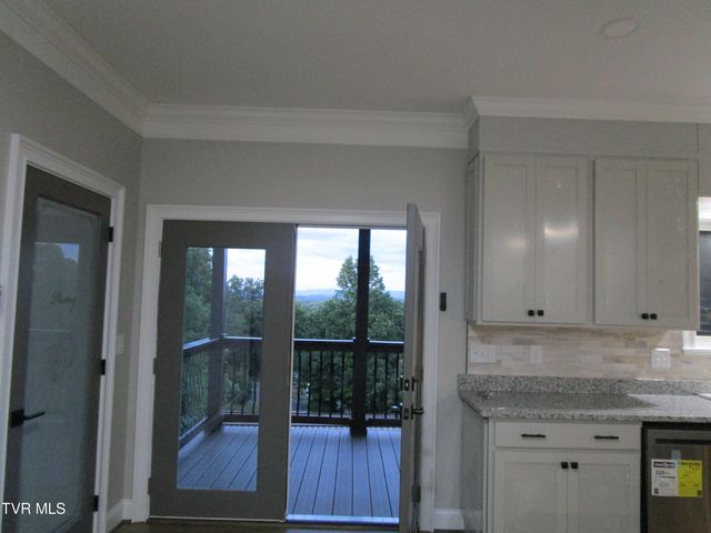 122 Five Oaks Drive, Johnson City, TN 37604