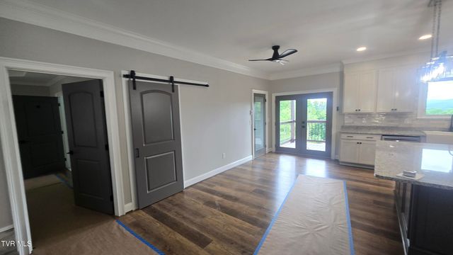 122 Five Oaks Drive, Johnson City, TN 37604