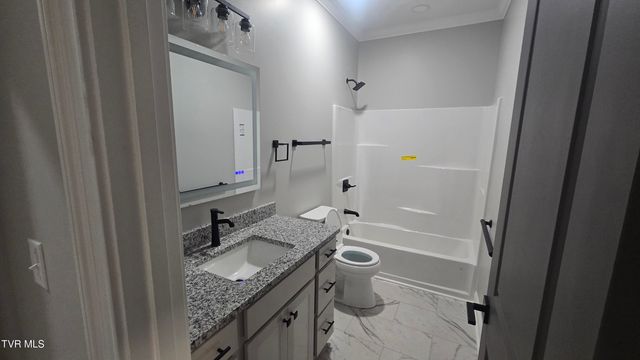 122 Five Oaks Drive, Johnson City, TN 37604