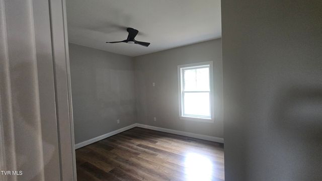 122 Five Oaks Drive, Johnson City, TN 37604