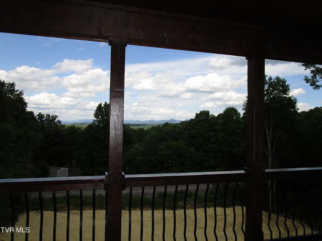 122 Five Oaks Drive, Johnson City, TN 37604