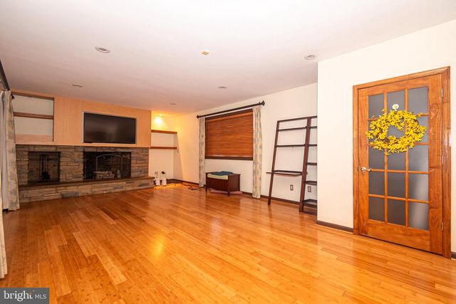 2127 FERNGLEN WAY, Catonsville, MD 21228