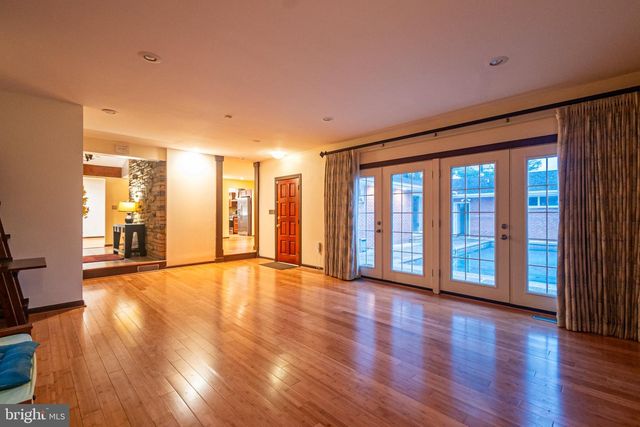 2127 FERNGLEN WAY, Catonsville, MD 21228