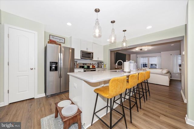 11 CLIFTON MANOR, Falling Waters, WV 25419