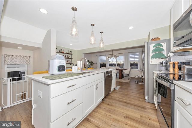 11 CLIFTON MANOR, Falling Waters, WV 25419