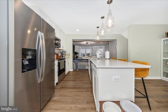 11 CLIFTON MANOR, Falling Waters, WV 25419