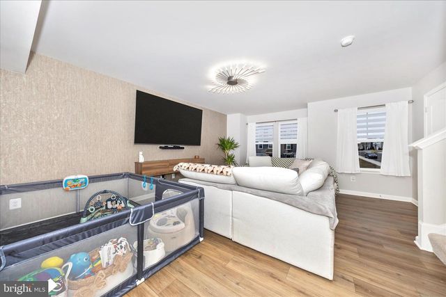 11 CLIFTON MANOR, Falling Waters, WV 25419