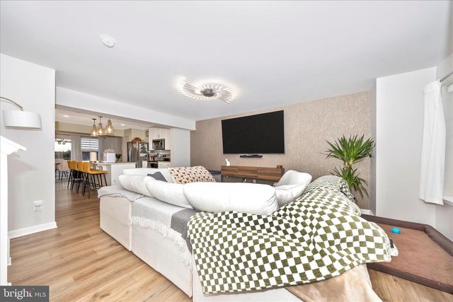 11 CLIFTON MANOR, Falling Waters, WV 25419