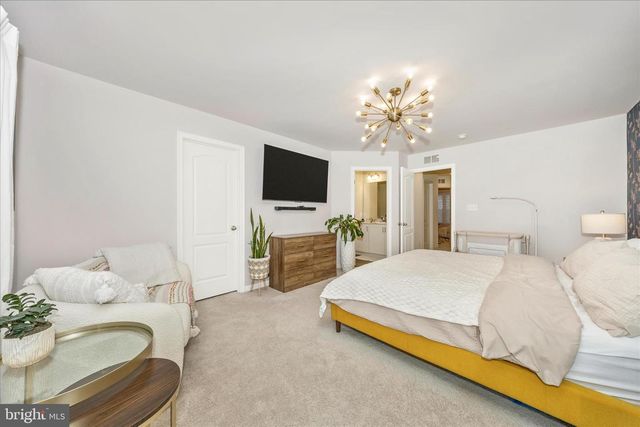 11 CLIFTON MANOR, Falling Waters, WV 25419